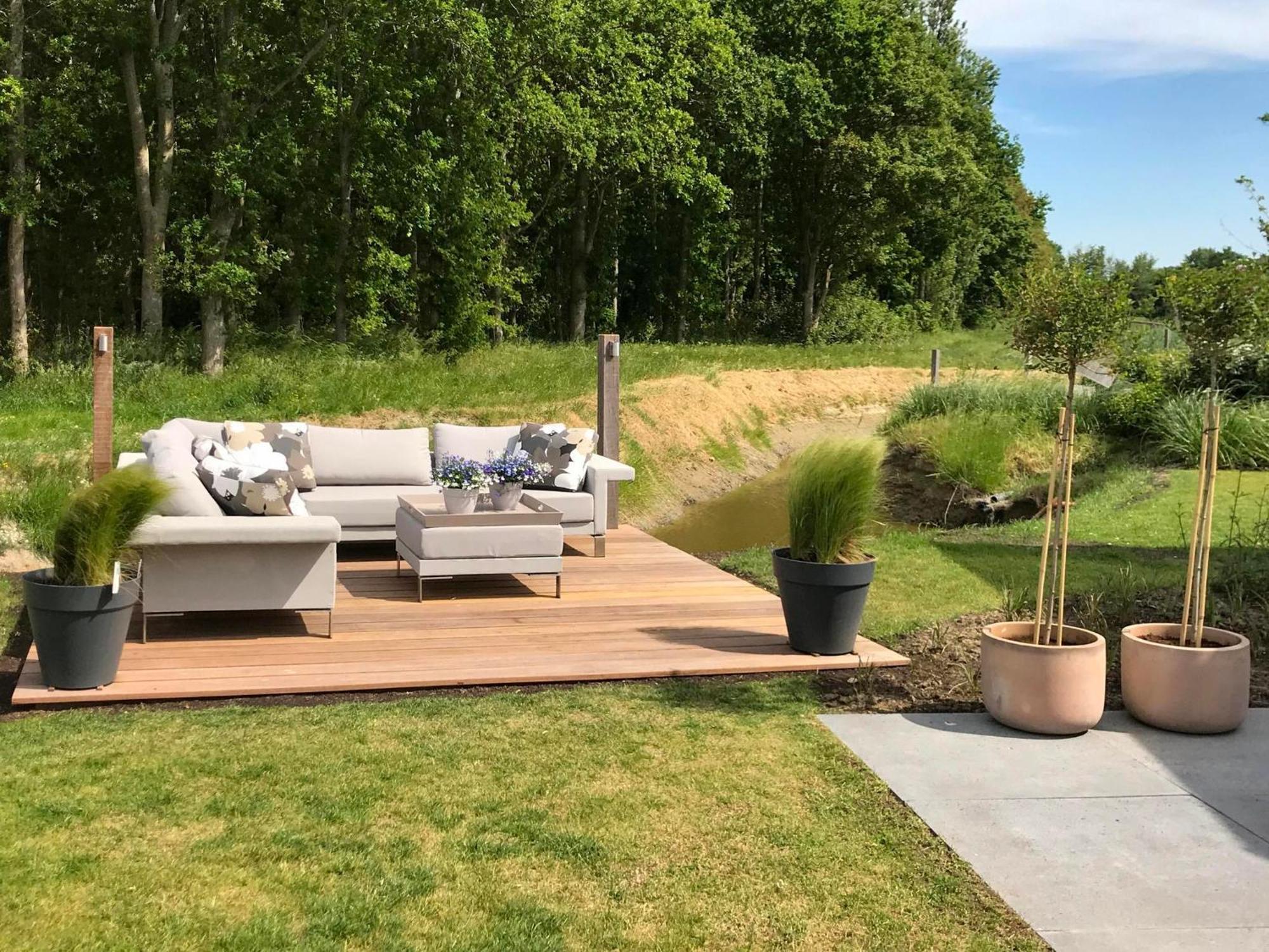 Comfortabel En Modern Ingericht Met Mooi Uitzicht Op Het Landschap En Het Bos 89